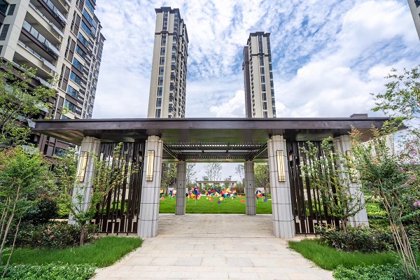 党员先锋队助力徽盐·龙湖湾二期提前交付